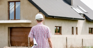 Construction via un architecte : dois-je souscrire une dommages ouvrage ?