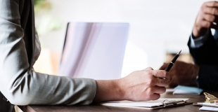 Passer par un courtier en assurance de prêt immobilier, est-ce valable ?