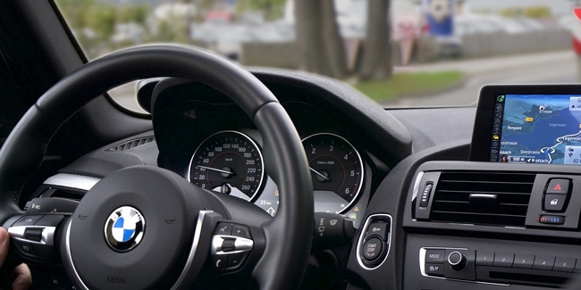 Voiture puissante et jeune conducteur : quelle assurance auto ?