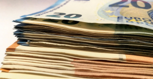 Rachat de crédit le moins cher : quel établissement le propose ?