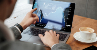 Investir en bourse via son compte titre ou son PEA ? Avantages et inconvénients