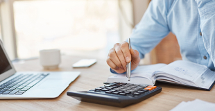Comment calculer le coût d'un rachat de crédit ?