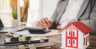 Renégociation ou rachat de crédit : quelles différences ?