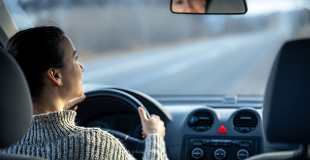 Comment choisir entre l'assurance auto au tiers ou l'assurance tous risques ?
