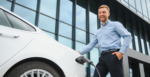 Crédit auto pour voiture électrique : Top 10 et comparatif 2025 !